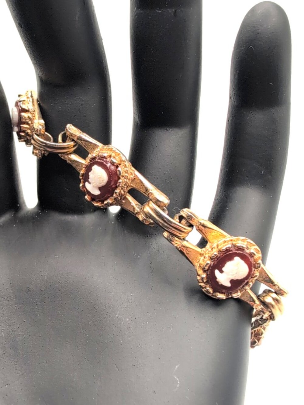 Vintage Gold Tone Cameo Link Bracelet 7" Spring Ring Clasp Unbranded GUC